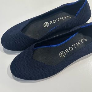 Navy blue Rothy’s flats